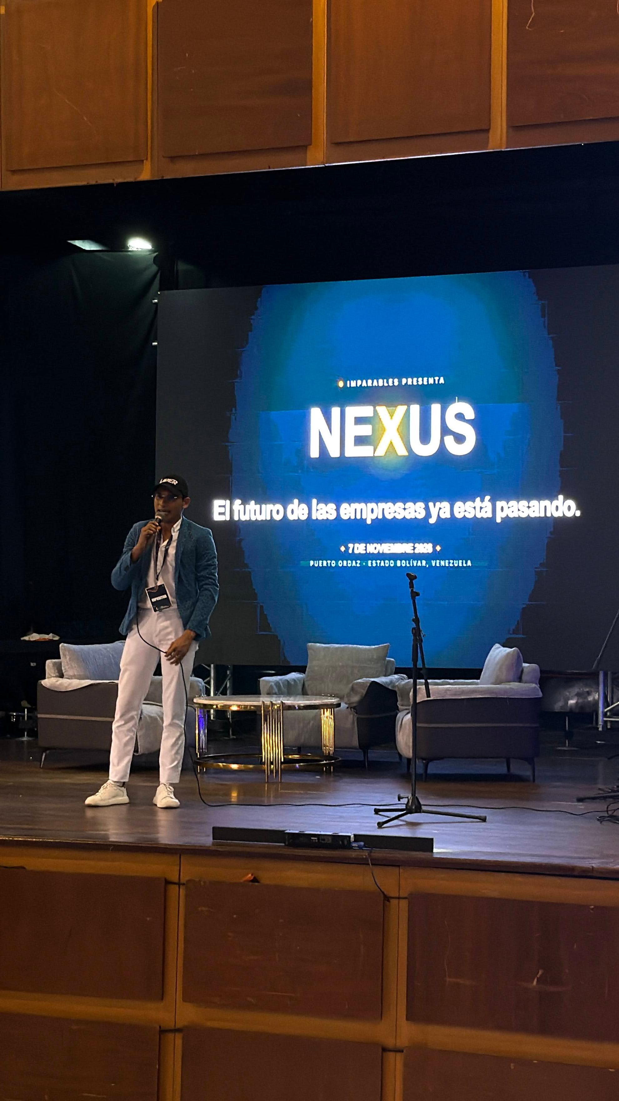 Logo de NEXUS, evento de Imparables, sobre fondo azul oscuro